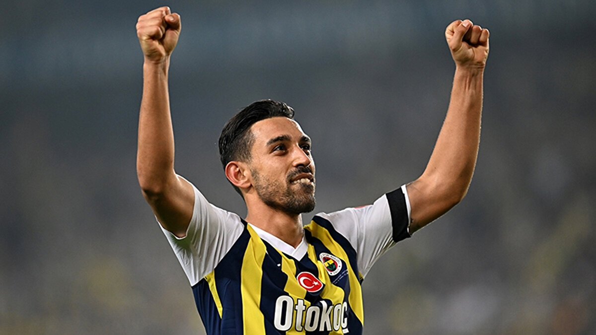 İRFAN CAN NETLİK İSTİYOR<br><br>Fenerbahçe’deki durumu netleşmeyen İrfan Can Kahveci’nin kadro dışı cezasının devam etmesi halinde takımdan ayrılmak istediği de iddialara arasında. 