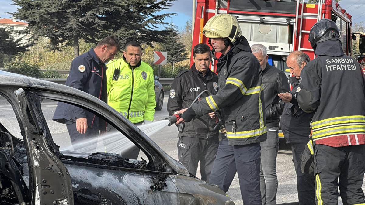 Alevler içinde kalan araç kullanılamaz hale gelirken, Musaba herhangi bir yara almadan kurtuldu.<br>