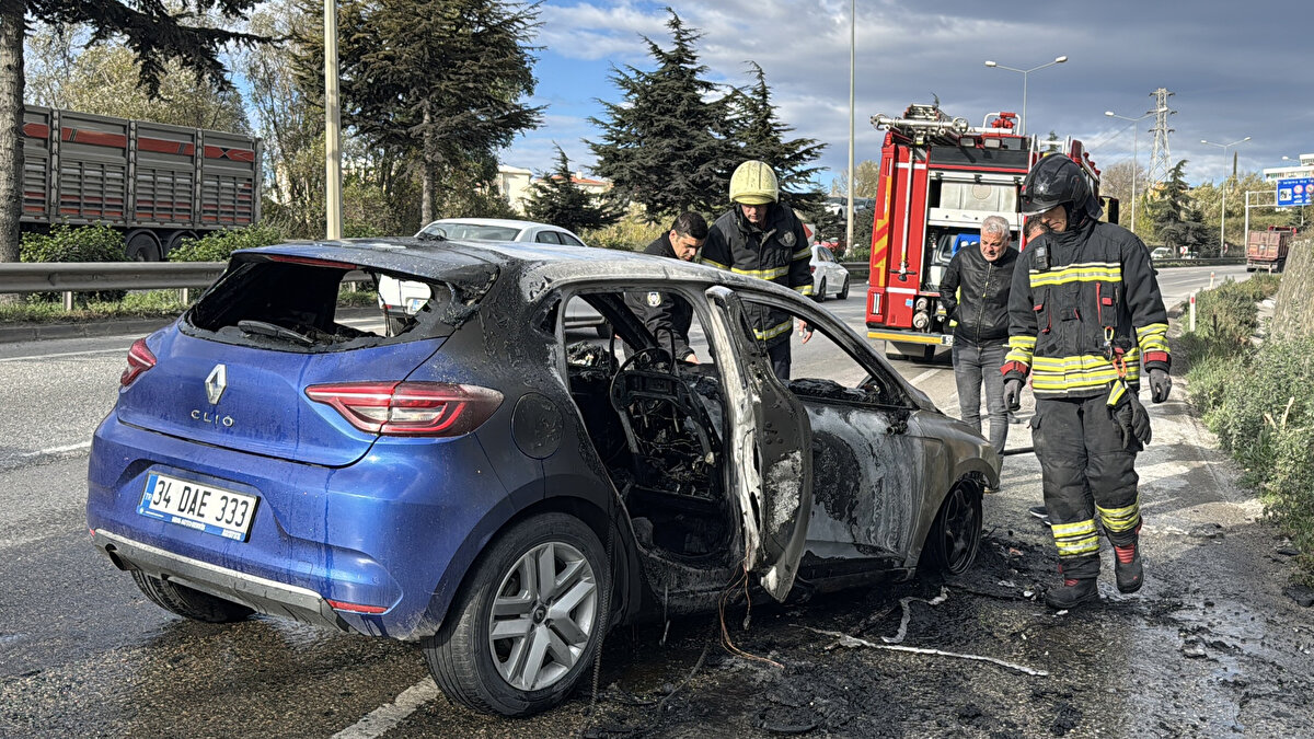 MUSABA, HAVALİMANINDAN EVİNE GİTMEK İÇİN ARAÇ KİRALADI<br><br>Samsun Çarşamba Havalimanı'ndan evine gitmek için kiraladığı araca binen Musaba, yolda ilerlerken bir süre sonra motor bölümünden dumanlar yükselmeye başladı. Anthony Musaba, aracı yol kenarına çekip inerken, ihbar üzerine bölgeye itfaiye ve polis ekipleri sevk edildi. <br>