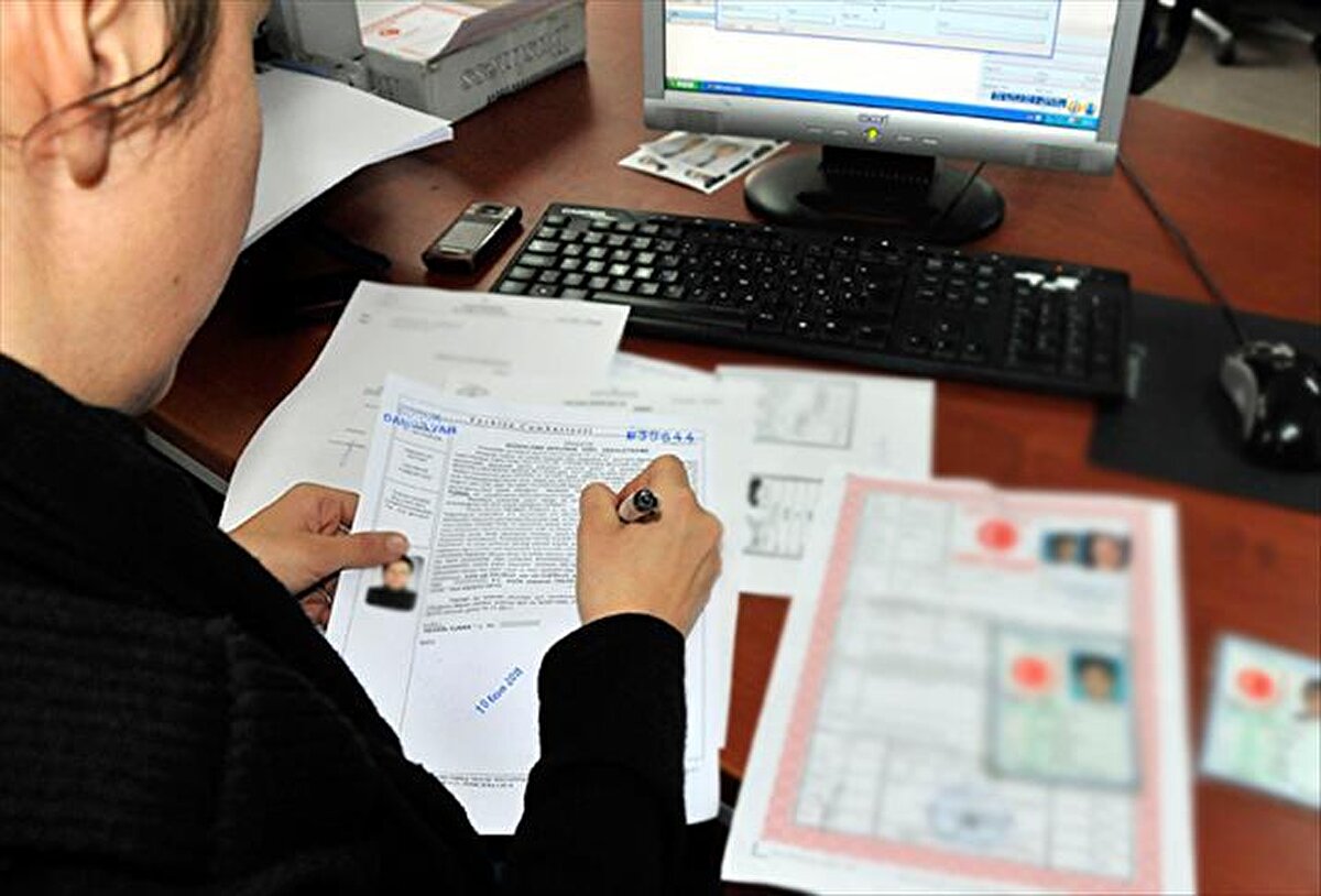 Tapu bekletenler için son uyarı<br>Henüz müteahhitten aldığı dairenin tapusunu üzerine geçirmeyen vatandaşlar için bu düzenleme kritik önem taşıyor. Gerçek alış bedeli ile 2026’da uygulanacak yeni üst sınır karşılaştırıldığında, yıl sonuna kadar tapu işlemi yapmayanların çok daha yüksek harçla karşılaşma ihtimali bulunuyor.