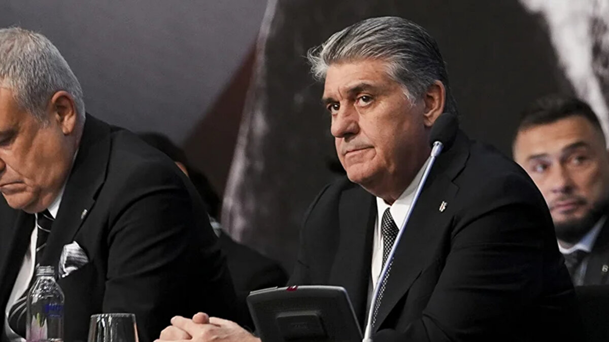 AÇIKLAMA GELMİŞTİ!<br><br>Beşiktaş'ın resmi hesabından TFF Başkanı İbrahim Hacıosmanoğlu'nun açıklamalarına gönderme yapılarak; <br>"Sayın Hacıosmanoğlu’na soruyoruz; Köpeksiz köy bulanlar kim? Köpeksiz bulduğu köyde çomaksız dolaşanlar kim? ‘Bunlarla döner dönmez hesaplaşacağım’ dediniz. Ne zaman hesaplaşacaksınız? ‘Gerekeni yapacağım’ dediniz. Tam olarak ne yapacaksınız?” ifadeleri kullanılmıştı.<br>