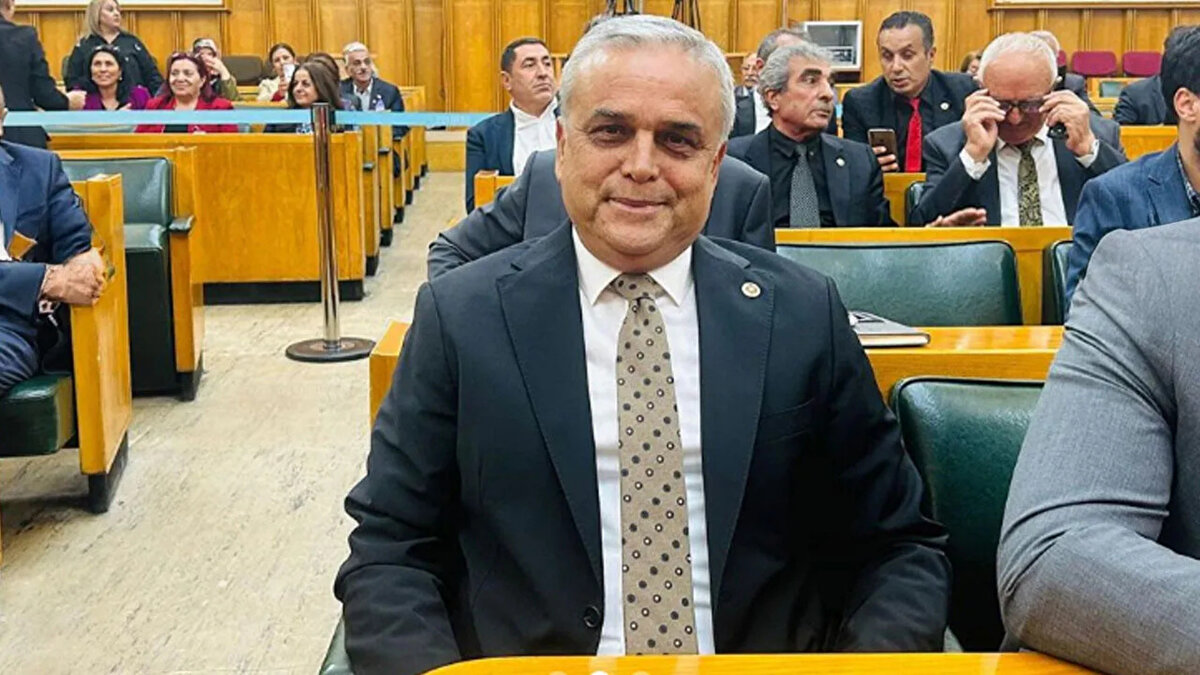 Hasan Ufuk Çakır, kaç yaşında, nereli? <br><br>Hasan Ufuk Çakır, 1963 yılında Mersin’in Çavuşlu bölgesinde doğdu. Baba adı Mustafa Sabri, anne adı Zafer’dir.