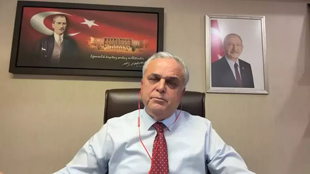 Hasan Ufuk Çakır CHP’den neden ihraç edildi? İstifa mı etti?<br><br>CHP’de yaşanan parti içi tartışmaların merkezinde yer alan Mersin Milletvekili Çakır, bazı açıklamaları nedeniyle kesin ihraç istemiyle disiplin sürecine alındı. 9 Ocak’ta toplanacak Yüksek Disiplin Kurulu’nda dosyasının görüşülmesi beklenirken Çakır, karar çıkmadan önce sosyal medya hesabından istifa etti.