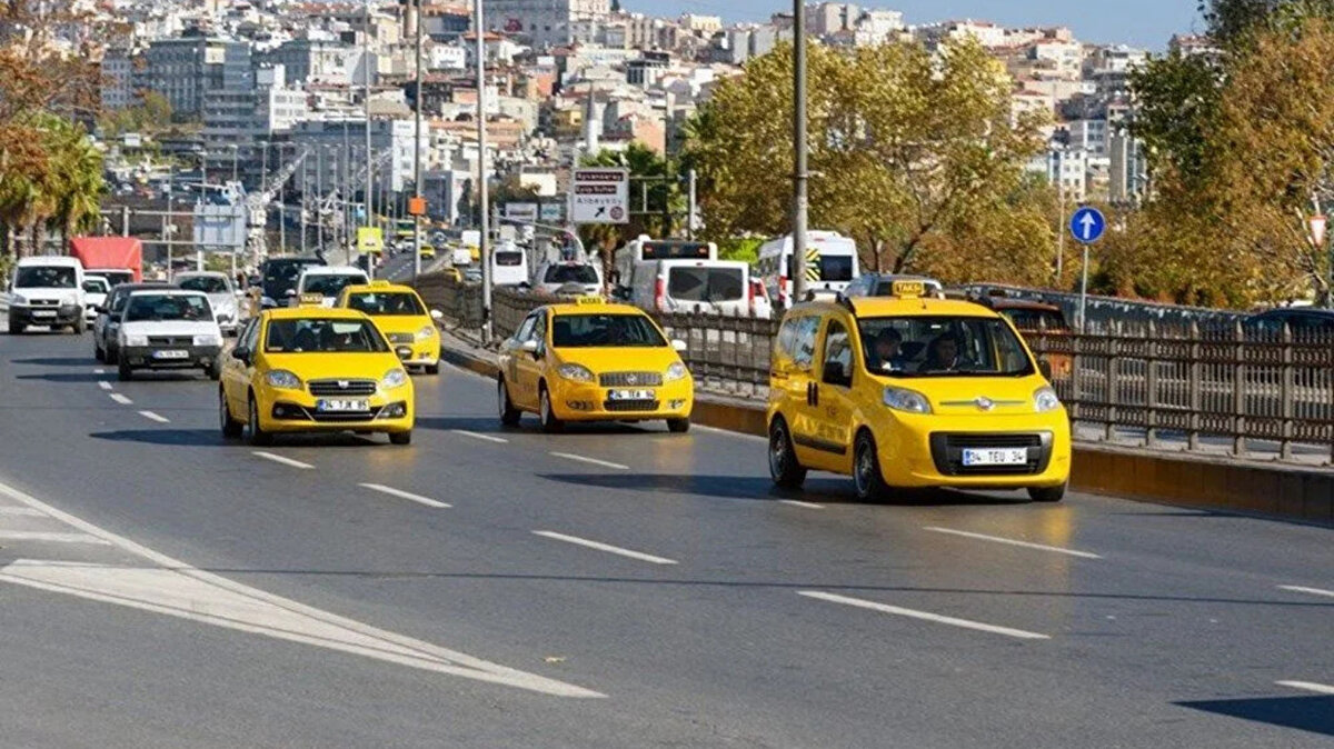 İhaleye 107 kişi başvurdu, evrak kontrollerinin ardından 98 başvuru geçerli sayılarak açık artırmaya geçildi.
