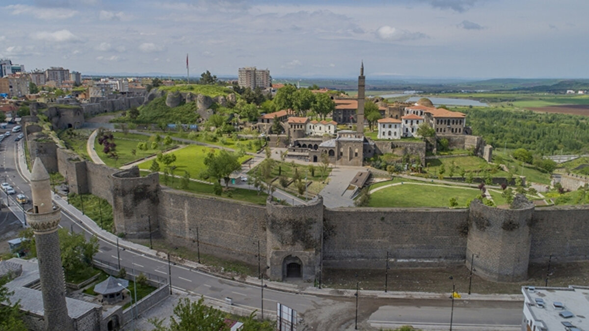 3-Diyarbakır: 30 bin 843 TL/m2 (%51,11)