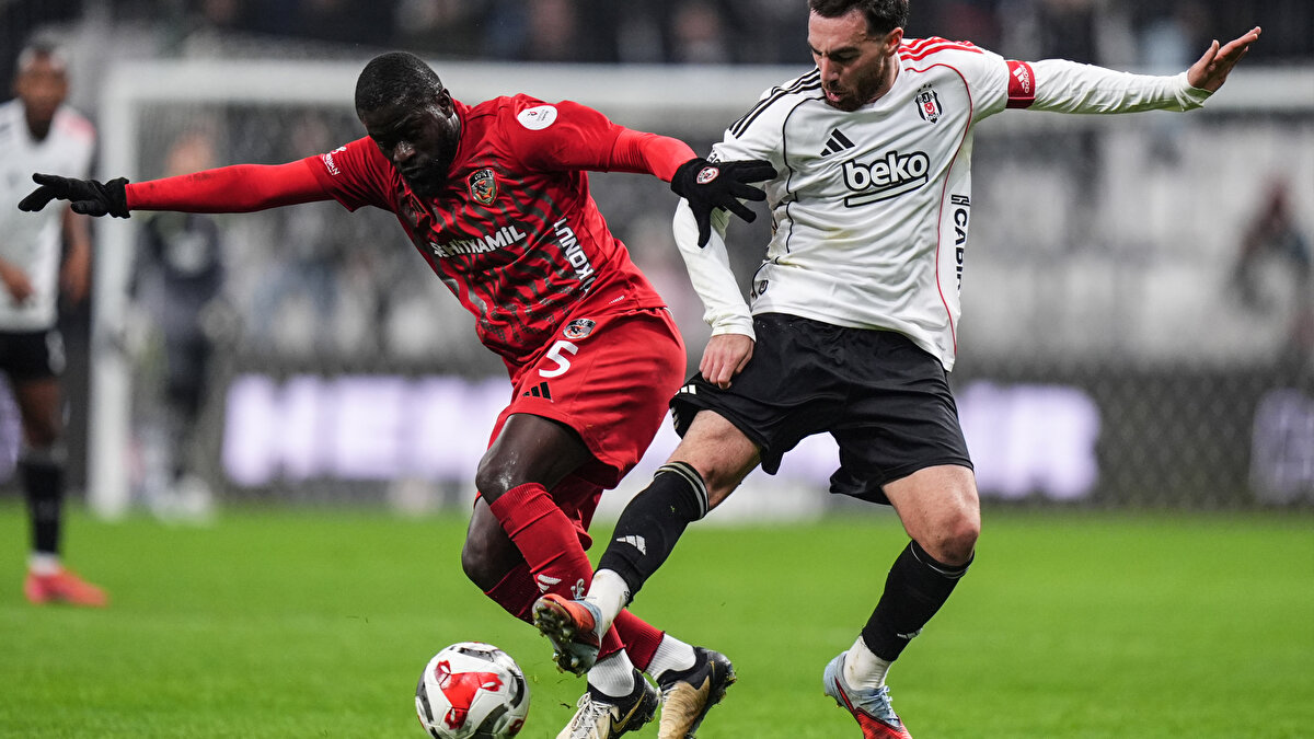 Karşılaşma sonrasında spor yazarları Beşiktaş ve hakem Kadir Sağlam için dikkat çeken eleştiriler yaptı. Eski hakem Mustafa Çulcu, gecenin en çok tartışılan pozisyonunu yorumladı. <br>