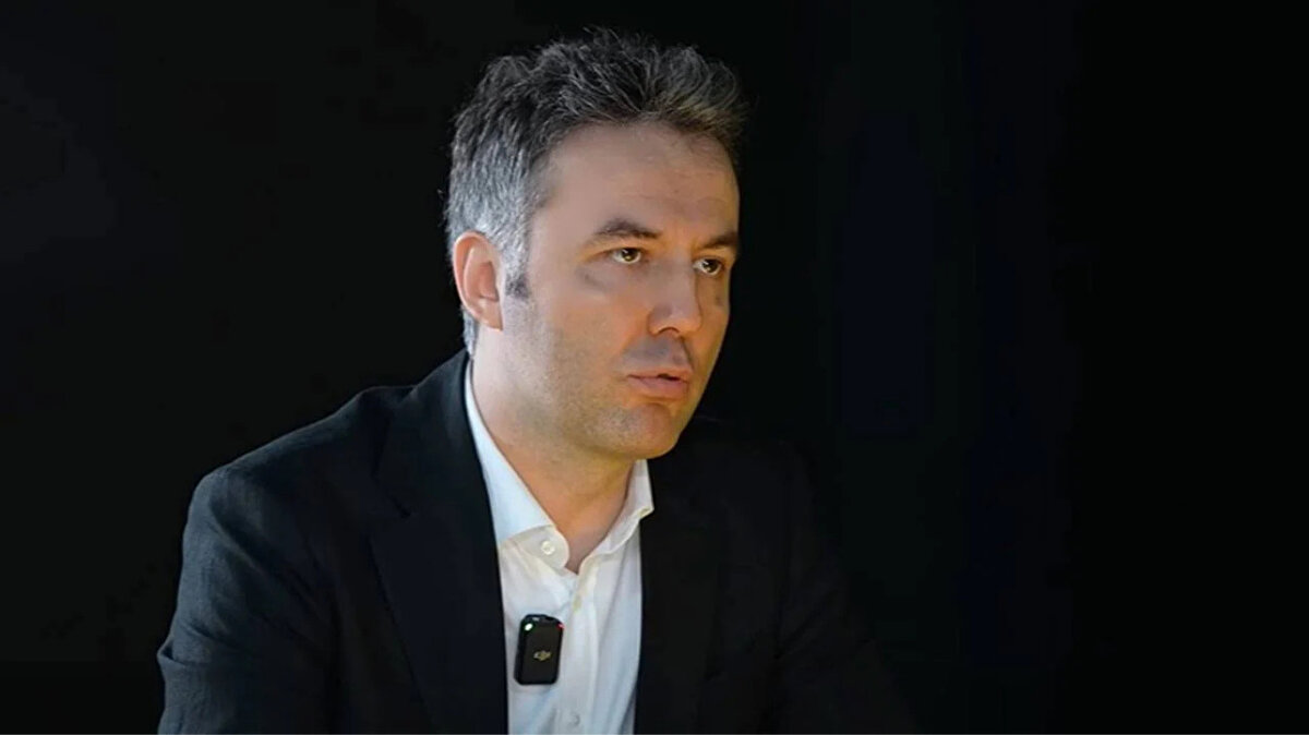 TRT İstanbul Bölge Yönetimi (2014)<br><br>2014 yılında TRT İstanbul Bölge Müdür Yardımcısı olarak göreve başlayan Ersoy, kurumsal yayıncılığın yönetim tarafında deneyim kazandı. 2015’te Kaddafi dönemini konu alan “Zenga Zenga” belgeselinin yönetmenliğini ve yapımcılığını üstlendi. Aynı yıl Diyanet İşleri Başkanlığı’nda Ortadoğu ve İslam Coğrafyası Sorumlu Başkan Müşaviri olarak görevlendirildi.