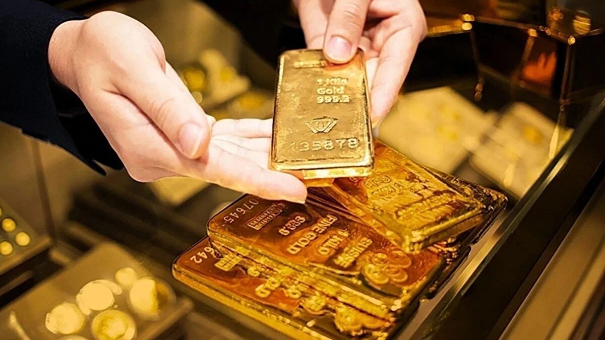 Kritik teknik seviyeler güç kazanıyor<br><br>Teknik görünümde 4.245 doların kısa vadeli direnç, 4.160 doların ise ilk destek olarak öne çıktığı belirtiliyor. Türkiye’de gram altın da ons fiyatındaki bu zayıf seyrin etkisiyle geçtiğimiz gün test ettiği 5.773 TL seviyesinden aşağı yönlü bir düzeltme yaşamış durumda. Uzmanlar, FED kararının ardından hem ons hem gram altın için yeni bir yön arayışı bekliyor.