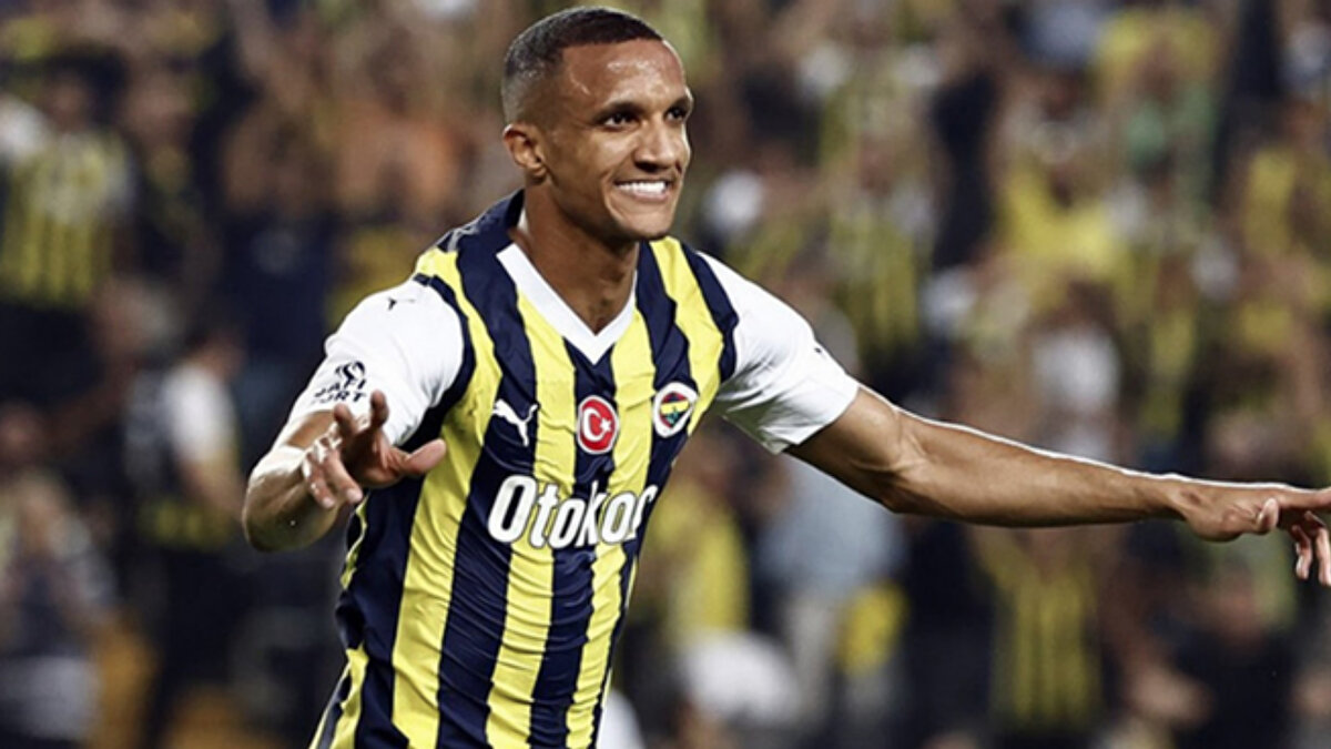 BECAO BU YÜZDEN KADRO DIŞI KALDI<br><br>Geçtiğimiz sezon çapraz bağ ve menisküs ameliyatı olan Becao, bu sezon sahalara ve idmanlara dönse de istenilen performansı verememişti. Sözcü'ye göre Brezilyalı futbolcunun, Tedesco'ya "Beni neden oynatmıyorsun?" diye hesap sorduğu belirtildi.