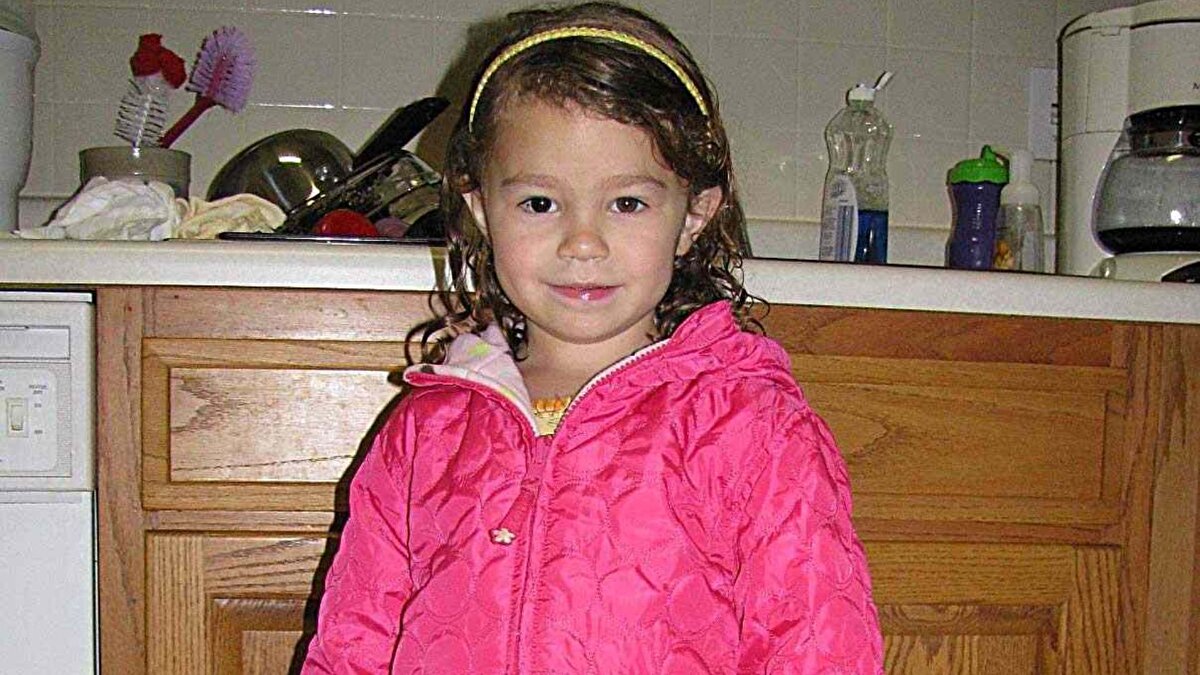 ABD’de büyüyen Melanie Wightman, 11 yaşındayken sağ şakağında fark edilen küçük bir kabarıklık nedeniyle doktora götürüldü. İlk muayenelerde önemsenmeyen bu şişliğin bir darbe soncucu oluştuğu düşünüldü. Fakat, bir süre sonra yapılan biyopsinin ardından gerçek bambaşka çıktı. 