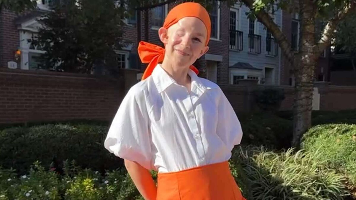 Ergenlik döneminde tekrar eden kanser<br><br> Gözünün alınmasının ardından yıllarca Florida’da radyoterapi, interferon uygulamaları ve düzenli kontrollerle tedavisine devam eden Wightman, lise döneminde kanserin yeniden ortaya çıktığını öğrendi. Hastalık zamanla karaciğere yayıldı ve genç yaşına rağmen ağır tedavi protokollerine geçildi. Tüm bu süreç boyunca okuluna devam eden Wightman, tedavi seanslarını ders programıyla uyumlu hâle getirmeye çalıştı.<br>