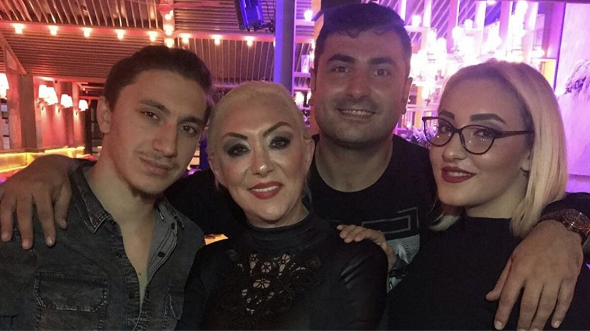 Çocukluk yılları<br><br>Çocukluğunu kameraların uzağında geçiren Tuğyan, annesiyle güçlü bağını sosyal medya paylaşımlarında da yansıttı.