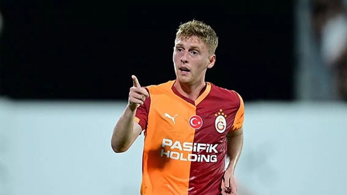 TEK TARAFLI FESİH HAKKI<br><br>Adı bahise karışan futbolcuların 6 aydan fazla ceza almaları halinde kulüplerin tek taraflı fesih hakkı elde ettiğini dile getiren Özkurt, "Futbolcuların diğer arkadaşlarıyla oynadıkları bahsin sonuçlarının gerçekleşmesi adına iletişimi söz konusuysa bu diğer futbolcuları da risk altına sokar. PFDK'ya sevk edilirlerse ki edilmeme ihtimallerini görmüyorum, 6 aydan fazla ceza alırlarsa bunların sözleşmeleri de kulüpleri tarafından tek taraflı haklı olarak feshedilebilir" dedi.