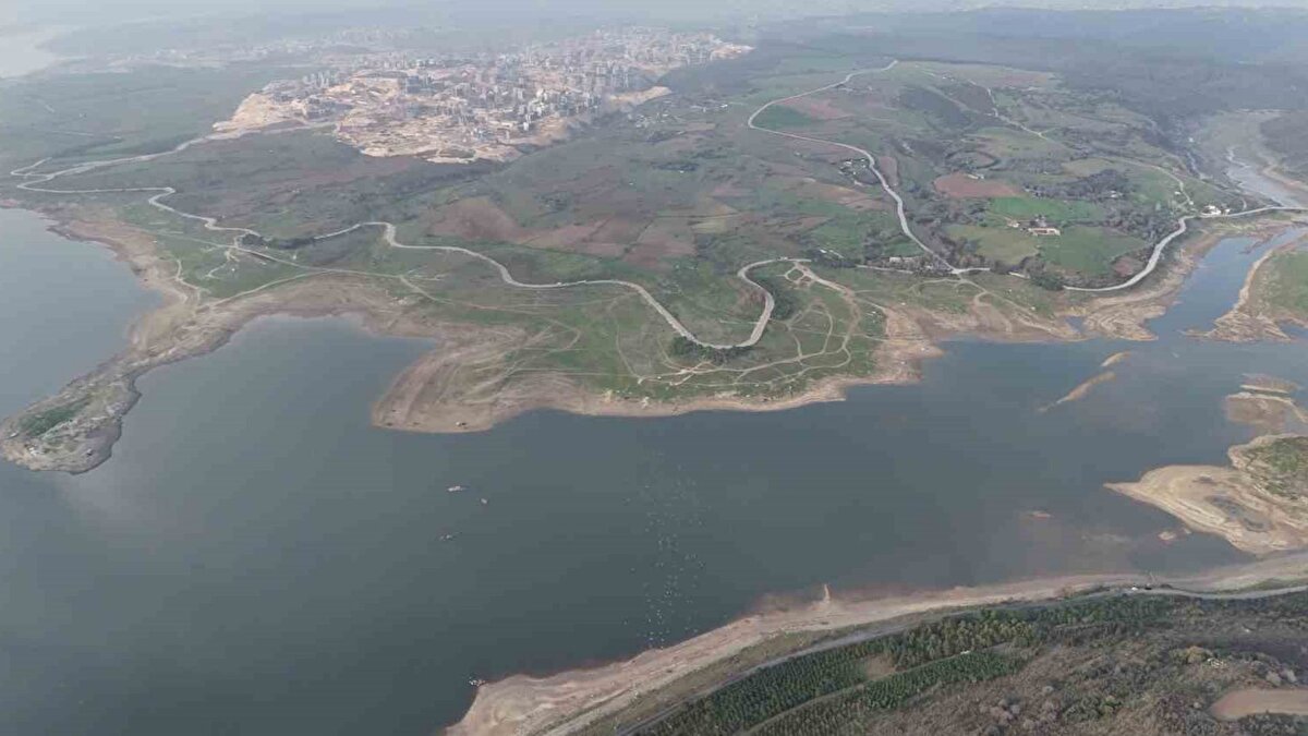 Barajlardaki güncel su oranları<br><br>İSKİ verilerine göre İstanbul’daki barajların doluluk oranları şöyle sıralandı:<br><br>Ömerli Barajı: %13,2<br><br>Darlık Barajı: %27,81<br><br>Elmalı Barajı: %53,91<br><br>Terkos Barajı: %20,47<br><br>Alibey Barajı: %12,69<br><br>Büyükçekmece Barajı: %18,77<br><br>Sazlıdere Barajı: %17,02<br><br>Istrancalar Barajı: %31,83<br><br>Kazandere Barajı: %2,4<br><br>Pabuçdere Barajı: %2,5