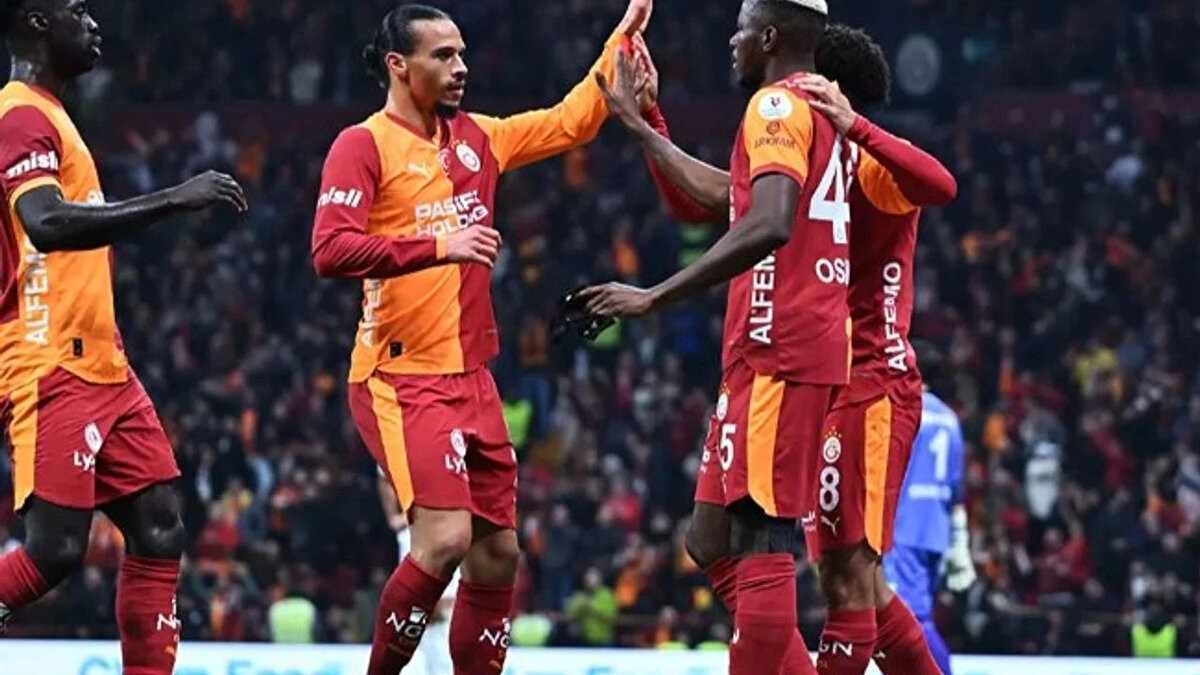 Muhtemel 11’ler<br><br>Monaco:<br>Hradecky, Vanderson, Kehrer, Salisu, Henrique, Camara, Zakaria, Akliouche, Minamino, Golovin, Biereth.