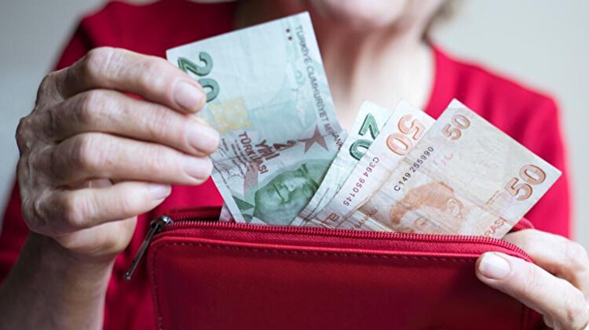 Kulislerde konuşulan oranlar<br><br>Ankara kulislerine yansıyan bilgilere göre hükümet kanadında masaya gelen ilk rakamın yüzde 20 olduğu, işveren temsilcilerinin ise bu orana ek olarak 5 puanlık bir iyileştirme yapılabileceğini dile getirdiği aktarılıyor. Böylece resmi teklifin yüzde 25'e kadar çıkabileceği değerlendiriliyor.