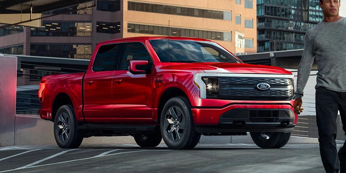Ford F-150 Lightning (2025) – Elektrik donanımında sorunlar<br>ABD’de büyük ilgi gören Ford F-150 Lightning, güç kapasitesine rağmen güvenilirlik testlerinden düşük not aldı. Şarj sistemi, batarya performansı ve kabin elektroniklerine ilişkin arızalar raporlandı. Bazı sürücüler ayrıca modelin çekme kapasitesinin beklentileri karşılamadığını belirtirken, üretim sürecindeki gecikmeler de dikkat çekti.