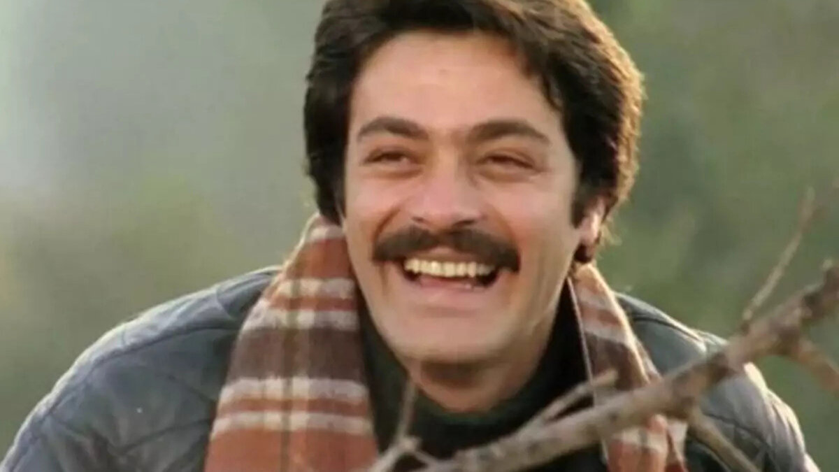 Geçtiğimiz yıl ikinci kez tedaviye alınmıştı<br>Ağustos ayında bu kez akciğer enfeksiyonu nedeniyle Yeditepe Üniversitesi Hastanesi’nde tedavi gören İnanır’ın felç geçirdiği ve konuşamadığına dair iddialar gündeme gelmişti. Sanatçının hayat arkadaşı Jülide Kural, bu haberleri kesin bir dille yalanlayarak, tedavi sürecinin zorlu geçtiğini ancak İnanır’ın kararlılıkla iyileşmeye devam ettiğini vurgulamıştı.