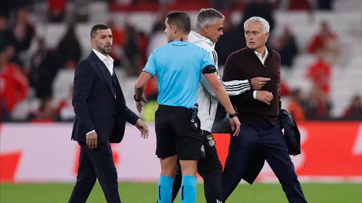 KONU KAPANDI, SİZ AÇIYORSUNUZ<br><br>"Konuyu Kapatmam gerekmiyor, çünkü zaten kapalı. Bu konu kapandı, onu açan sizsiniz." diyerek iddiaları gülümseyerek reddetti.