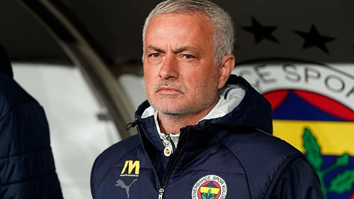 Benfica'nın başındaki Jose Mourinho, Real Madrid'e dönebileceği yönünde son günlerde artan haberlere yanıt verdi.<br>