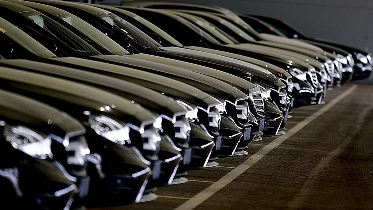 Sistem nasıl işliyor?<br><br>Yeni özellik sayesinde uygulama, aracınızla olan bağlantınızın (USB, Bluetooth veya CarPlay) kesildiğini algıladığı anda park konumunu hafızaya alıyor. Harita üzerinde beliren küçük bir iğne simgesi, aracınızın yerini gösteriyor.