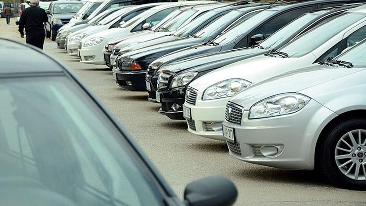 48 saat saklıyor, sürüşle siliyor<br><br>Sistem, park konumunu 48 saate kadar saklıyor. Siz tekrar direksiyona geçip hareket etmeye başladığınızda ise o iğne simgesi haritadan otomatik olarak kalkıyor.