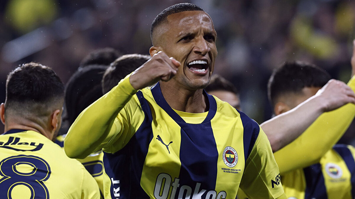 Teknik patron Tedesco'nun kararıyla kadro dışı kalan Rodrigo Becao'nun bileti resmen kesildi.