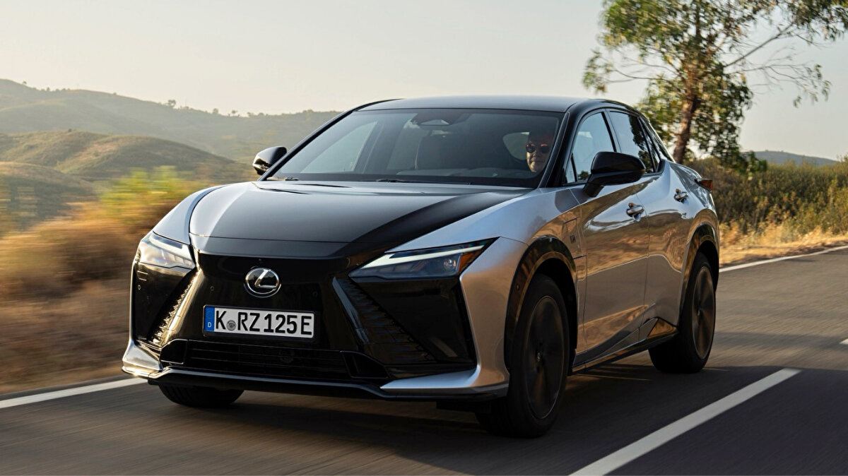 Lexus - 77 Puan<br>İkinci el araçlarda en yüksek güvenilirlik puanına sahip marka olan Lexus, 77 puan ile zirvede yer alıyor.