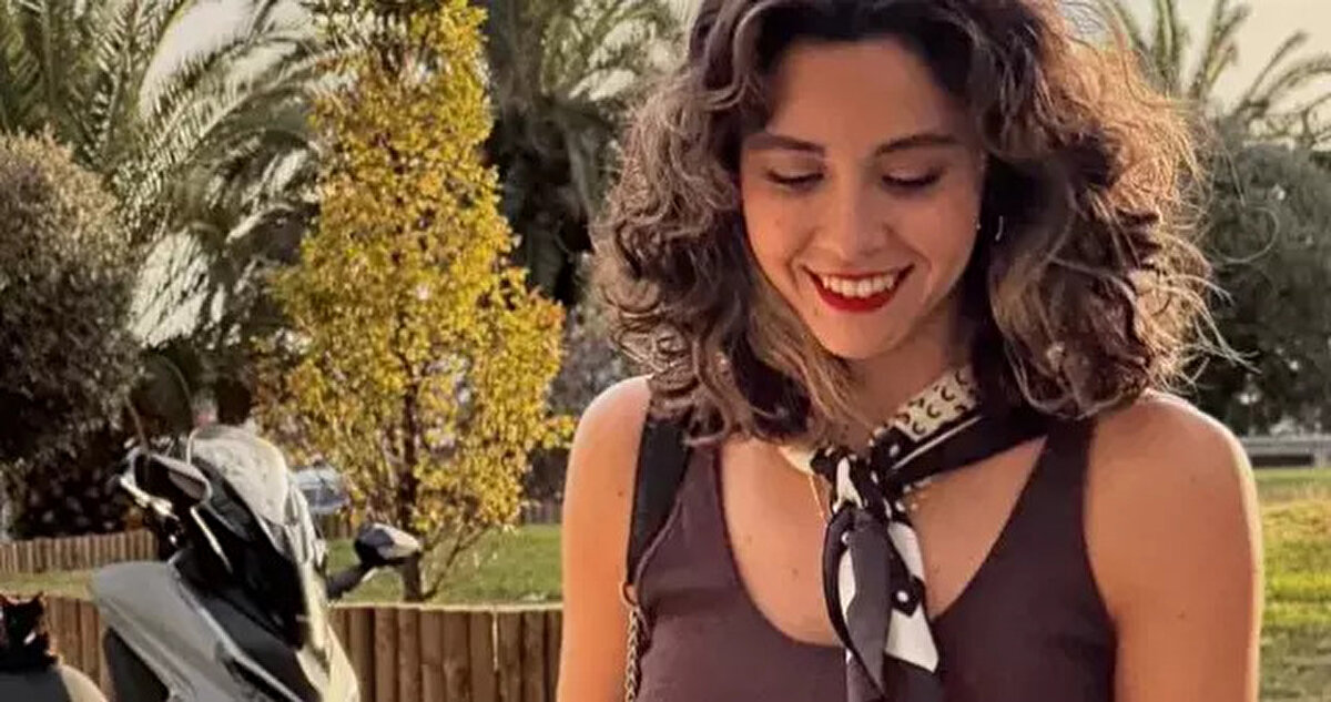 Başarılı kariyeri ve dijital içerikleriyle geniş bir hayran kitlesine sahip olan İbrahim Selim, özel hayatındaki sessizliğini bozdu. Daha önce oyuncu Selin Şekerci ve DJ Daye Ay ile yaşadığı ilişkilerle gündeme gelen ünlü isim, bu kez gönlünü bir sosyal medya fenomenine kaptırdı. 46 yaşındaki oyuncunun, kalbini çalan Şeyma Keten ile yaptığı paylaşım, hayranlarından binlerce beğeni ve yorum aldı.