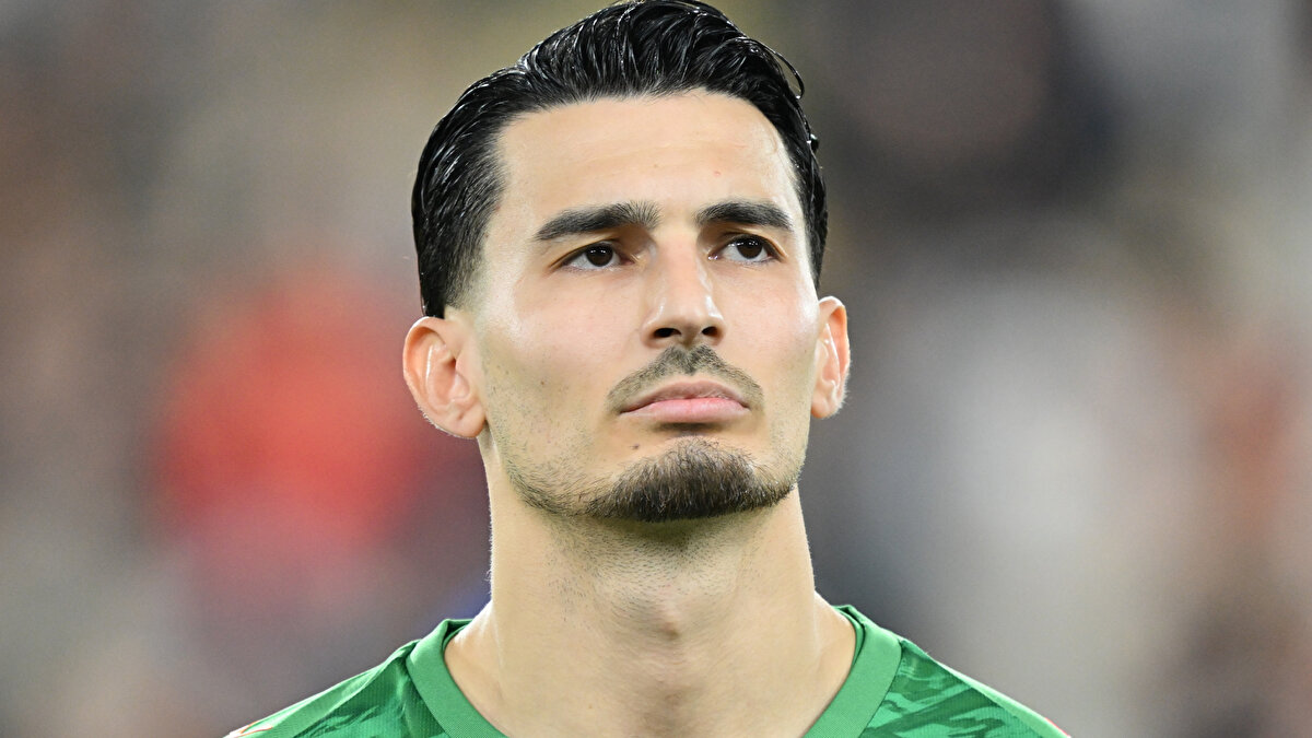 “UĞURCAN'IN ADALESİNDE ZORLANMA VAR"<br><br>"Uğurcan'ın üst adalesinde bir zorlanma var. Yarın MR'dan sonra belli olacak. Bu süreçte bir tek kaleci kalmıştı sakatlanmayan bizim için."<br><br>"EN KÖTÜ TAKIMLARDAN BİRİ"<br><br>"Monaco, savunma anlamında baktığımız oynadığımız en kötü takımlardan biriydi."<br>