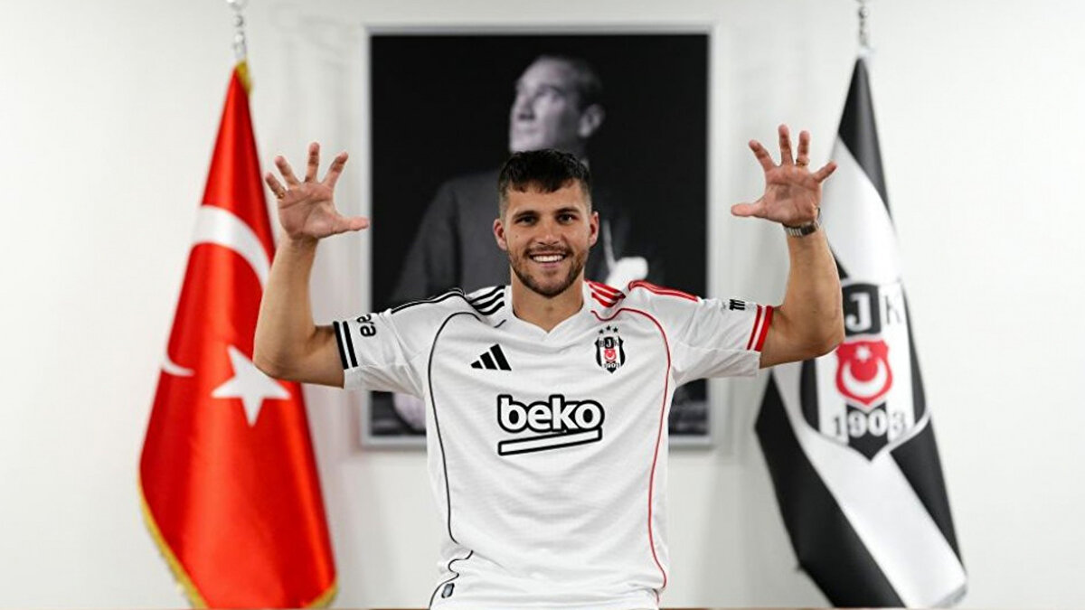 Benfica ile masaya oturuldu<br><br>Beşiktaş, Çek sol bekin kiralık sözleşmesinin feshi için bonservisini elinde bulunduran Benfica ile görüşmelere başladı. <br><br>Jurasek'e İtalya'dan Parma ve Almanya'dan Hertha Berlin'in talip olduğu öğrenildi.