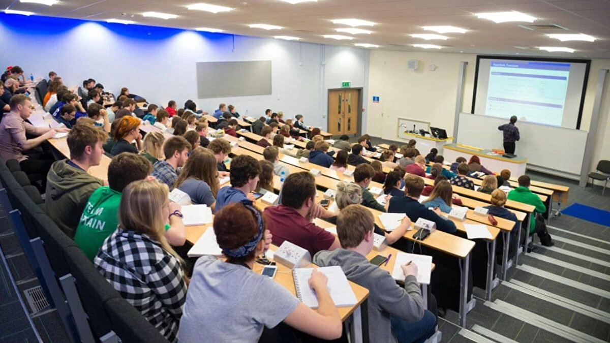 Peki, AGS nedir? Hangi bölümler AGS ile öğretmen olabilir? İşte öğretmen olabilen 36 meslek grubu ve yeni sistemin merak edilenleri.