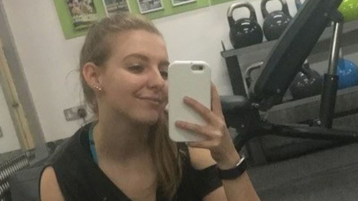 İkinci teşhis: Tiroid kanseri<br><br>Zenonos, 2023 yılının mayıs ayında bu kez boyun bölgesindeki lenf düğümlerinde şişlik nedeniyle tekrar hastaneye başvurdu. Yapılan biyopsi sonrası tiroid kanseri tanısı kondu. 2024’ün şubat ayında tiroidi ve etrafındaki lenf düğümlerinin alındığını söyleyen genç kadın, buna rağmen bazı bölgelerde kanserli dokunun kaldığını ve doktorların yeni bir tedavi planı üzerinde çalıştığını ifade etti.<br>