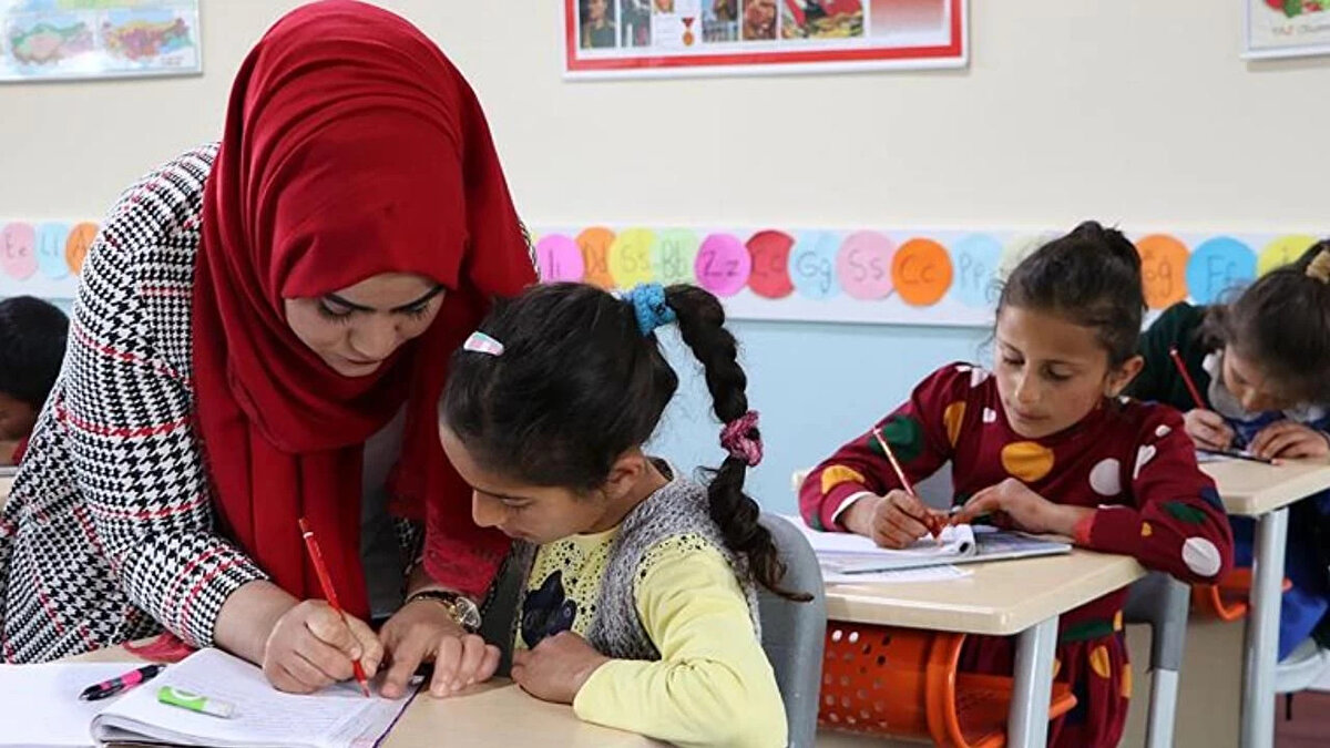 5. Turizm, Ziraat ve Mesleki Alanlar<br><br>Meslek liselerinde uygulamalı eğitim verebilecek alanlar:<br><br>Turizm ve Otelcilik<br><br>Ziraat Bölümleri<br><br>El Sanatları<br><br>Heykeltıraşlık<br><br>Seramik<br><br>Fotoğrafçılık<br><br>Kuaförlük<br><br>Tekstil<br><br>Özel Eğitim Öğretmenliği