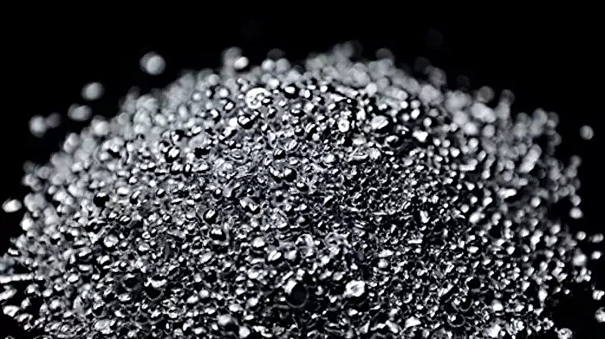 Yılın sonuna yaklaşırken sert fiyat hareketi<br>2025’in genelinde istikrarlı bir ivme yakalayan gümüş, yılın bitimine yaklaşırken yatırımcı ilgisini artırdı. Türkiye’de gümüşe olan talebin büyümesiyle birlikte küresel fiyat hareketleri iç piyasada da yakından izlenirken, son yükseliş yeni bir rekorun kayda geçmesini sağladı.