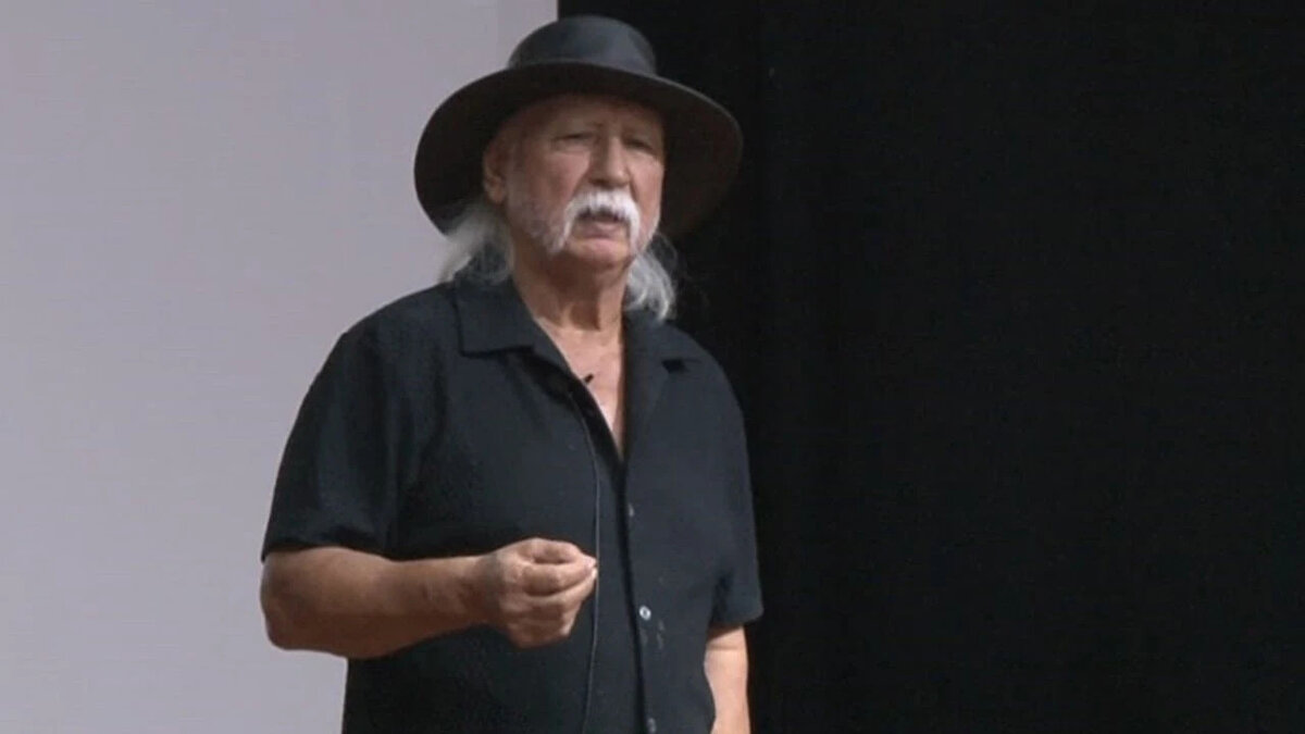 Ters fay sistemleri yeniden hatırlatıldı<br>Bölgenin tektonik haritası üzerinde değerlendirme yapan Üşümezsoy, Antalya çevresindeki enerjinin yalnızca yerel faylarla açıklanamayacağını, Akdeniz’in daha geniş bir tektonik sistemine bağlı olduğunu aktardı. Geçtiğimiz ay Kıbrıs’ın güneyinden Rodos ve Girit yönüne uzanan hattın kırıldığını hatırlatarak, Serik’teki depremin bu kuşakla bağlantılı olduğunu vurguladı.