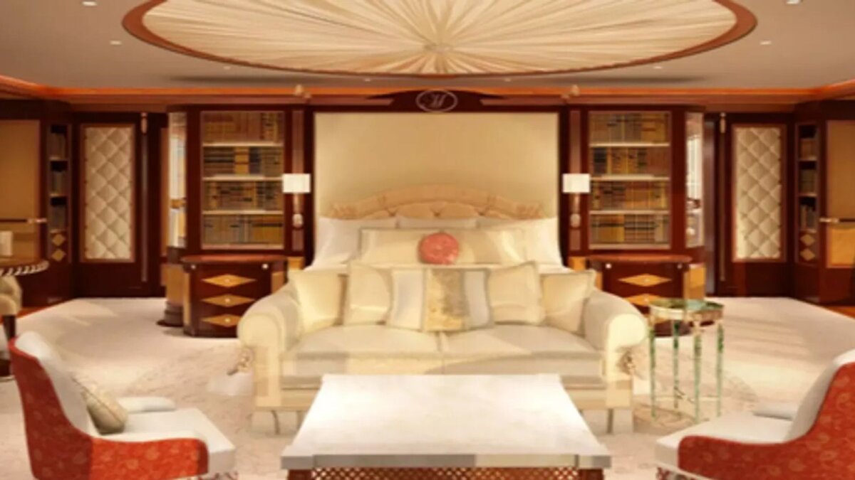 Akdeniz turu teknoloji yarışının gölgesinde<br><br>Zuckerberg’in Akdeniz’deki seyahatinin, Meta’nın yapay zeka geliştirme çalışmalarının hızlandığı bir döneme denk geldiği biliniyor. The New York Times’ın aktardığına göre Zuckerberg, projeyi sadece yönetmekle kalmıyor; önde gelen yapay zeka uzmanlarını özel buluşmalarda bir araya getiriyor ve yüksek maaş paketleriyle yeni mühendisleri ekibe katmayı hedefliyor.