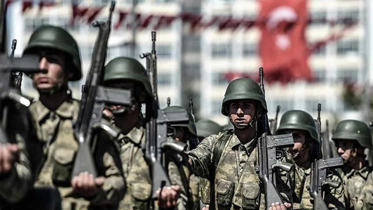 Rakamlarla Yeni Bedelli Askerlik<br><br>Beklenen Yeni Ücret: 333.454 TL<br><br>Belirleyici Faktör: Memur Maaş Katsayısı ve Yıllık Enflasyon<br><br>Açıklanma Tarihi: 3 Ocak Pazartesi<br><br>Ödeme Başlangıcı: Ocak sonu