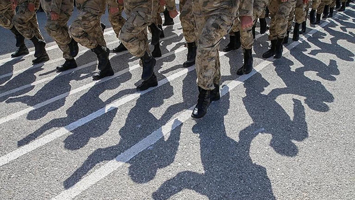 Yeni Ücret Ne Zaman Yürürlüğe Girecek?<br><br>3 Ocak’ta verilerin ilan edilmesinin ardından Hazine ve Maliye Bakanlığı memur maaş katsayısı genelgesini yayımlayacak. Ardından Sosyal Güvenlik Kurumu (SGK) bedelli askerlik ücretini resmi olarak güncelleyecek.<br><br>Başvurularını yeni zamlı tarife üzerinden yapacak olan adaylardan ödemelerin, ocak ayının son haftasından itibaren alınması bekleniyor.