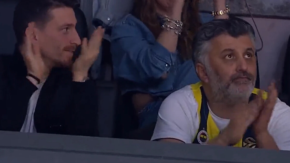 MERT HAKAN VE ERSEN DİKMEN’İN İSMAİL YÜKSEK’E BAHİS OYNADIĞI ORTAYA ÇIKTI<br><br>Yasal dışı sitelerde bahis oynadığı tespit edilen ve ifadelerinde bunu açık bir şekilde dile getiren Mert Hakan Yandaş ve para gönderdiği kişi olarak tespit edilen Ersen Dikmen’in Fenerbahçeli oyuncu İsmail Yüksek’e de bahis oynadığı ortaya çıktı.