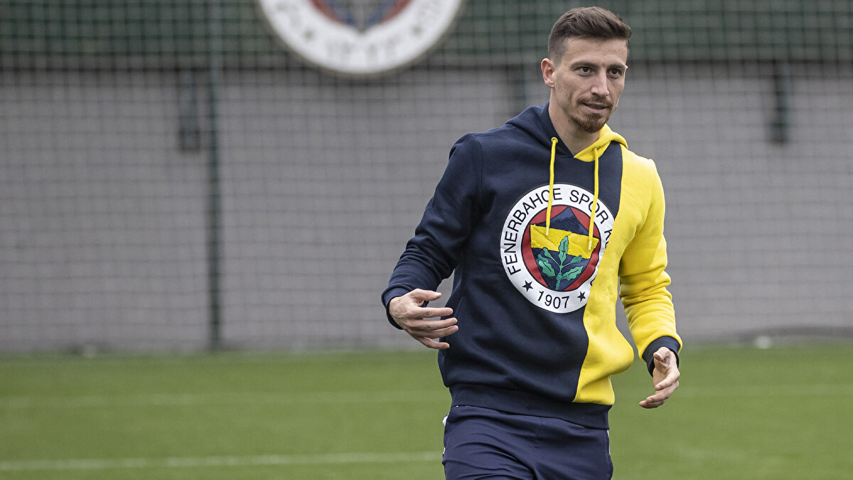 MERT HAKAN’DAN OLAY MESAJ: KUPON TUTMAZSA GALATASARALIYIM <br><br>Raporda whatsapp mesajlarında dikkat çeken bir detay da ortaya çıktı:<br><br>Mert Hakan Yandaş: "Bu kupon tutmazsa iddaayı silmezsem insan değilim, Galatasaraylıyım."<br><br>Ersen Dikmen: "Geç..."<br><br>Mert Hakan Yandaş: "Galatasaraylıyım diyorum!"<br>