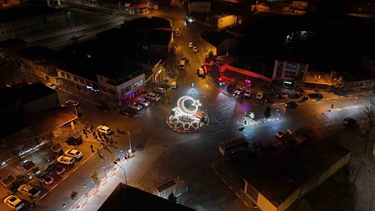 Olayın, Yazıhüyük Belediye Başkanı Birol Demirdelen ve beraberindeki bazı kişilerin tartışmaya dahil olduğu iddiasıyla daha da büyüdüğü öne sürüldü. Bu iddialar Kiledere’de tepkiye yol açınca çok sayıda kişinin araç konvoyu oluşturarak Yazıhüyük’e doğru yola çıktığı belirtildi.