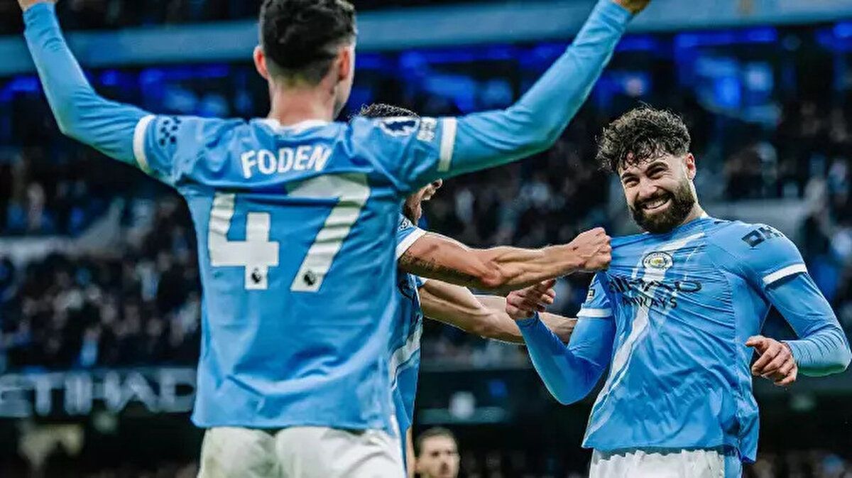 REAL MADRID - MANCHESTER CITY MAÇI NE ZAMAN, SAAT KAÇTA?<br><br>Santiago Bernabeu Stadyumu'nun ev sahipliği yapacağı dev karşılaşma, 10 Aralık 2025 Çarşamba akşamı (bu akşam) oynanacak. Hakem Clement Turpin'in yöneteceği mücadele, Türkiye saati ile 23.00'te başlayacak. Turpin'in yardımcılıklarını Nicolas Danos ve Benjamin Pages yapacak.
