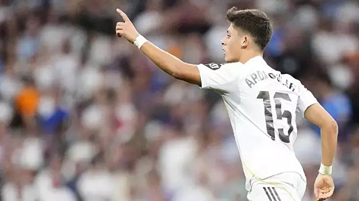 REAL MADRID - MANCHESTER CITY MAÇI HANGİ KANALDA? ŞİFRESİZ Mİ?<br><br>Şampiyonlar Ligi heyecanı dijital platforma taşınıyor. Milyonların beklediği Real Madrid - Manchester City karşılaşması, TRT'nin dijital platformu Tabii Spor ekranlarından canlı olarak yayınlanacak. Mücadeleyi izlemek isteyen futbolseverlerin ilgili platforma üyelik girişi yapması gerekmektedir.