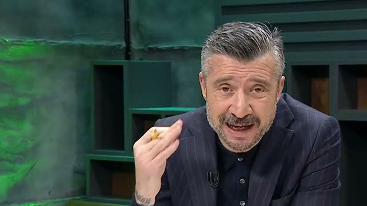 Sane ve Osimhen hakkında da yorum yapan Metin:"Sane biraz ayakta kaldı. Fizik kaliten düşünce her top kalede pozisyon oluyor." ifadelerini kullandı.<br>