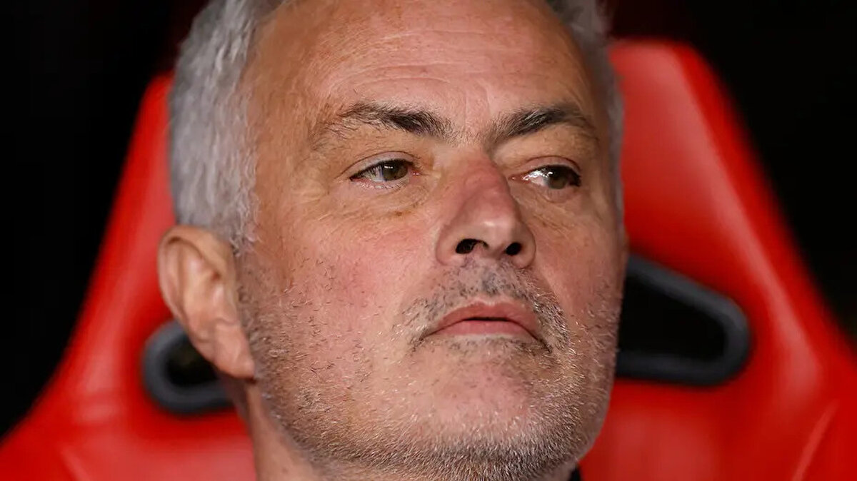 Öte yandan maç sonu yapılan basın toplantısı da Portekiz'de gündem oldu. Gazetecilere gönderme yapan deneyimli teknik adam, "'Uzmanların' Benfica'ya saldırması çok zor olacak. Zorlanacaklar çünkü Benfica harika bir oyun oynadı" şekl,inde konuştu.