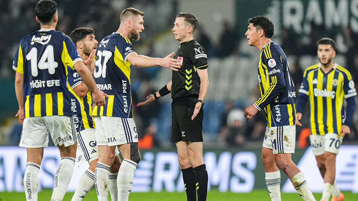 YAPAY ZEKADAN SKOR TAHMİNLERİ <br><br>Yapay zeka ChatGPT'ye Brann-Fenerbahçe maçı için olası senaryoları ve güncel form durumunu baz alarak skor tahminlerini yapmasını istedik. İşte zorlu maç için yapılan tahminler...