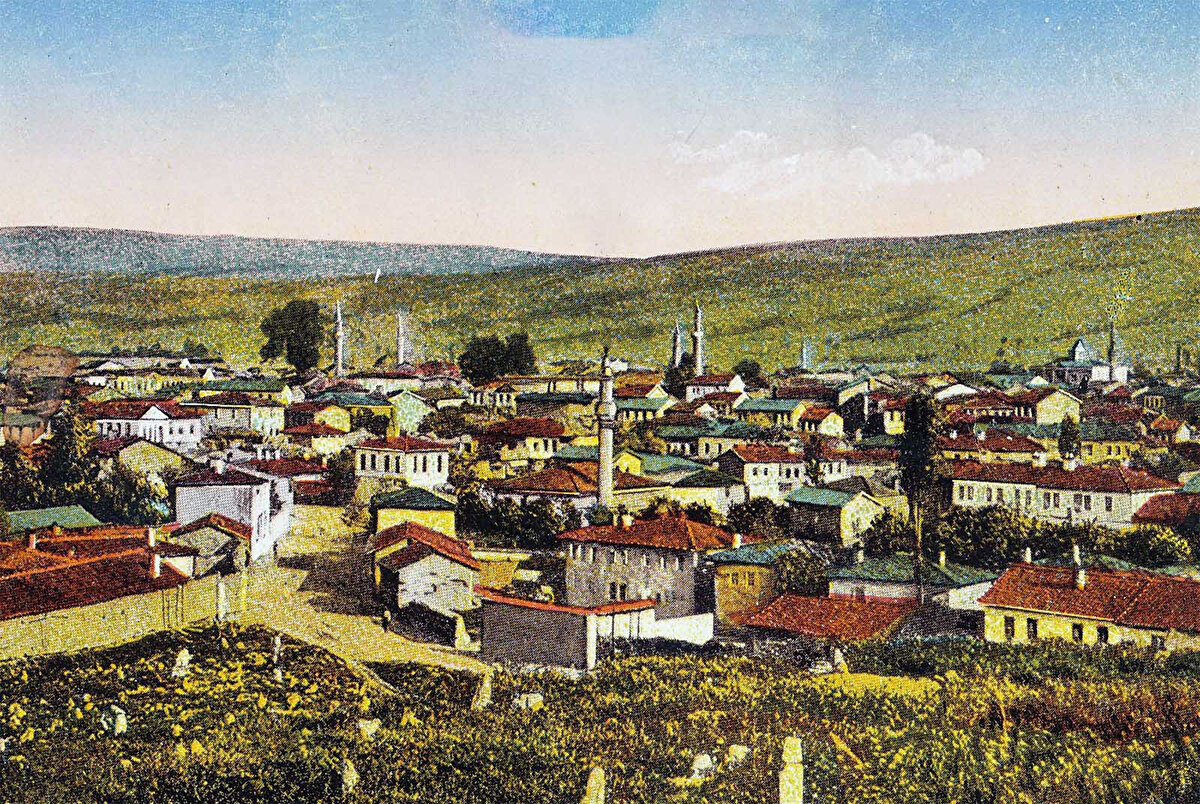 Haritamızda Türk beyliklerinin ve krallıkların başkent yaptığı şehirleri sembollerle işaretledik. Belki yaşadığınız şehir bir zamanlar bir hükümdarın kararlarının alındığı merkezdi, belki de hiç beklemediğiniz bir il geçmişte bölgesel bir güçtü. Bu liste, hem tarih meraklılarına hem de şehir hafızasını keşfetmek isteyenlere keyifli bir yol haritası sunuyor.<br><br>Sizin şehriniz bu tarihi yolculukta nerede duruyor? Yorumlarda bizimle paylaşmayı unutmayın.