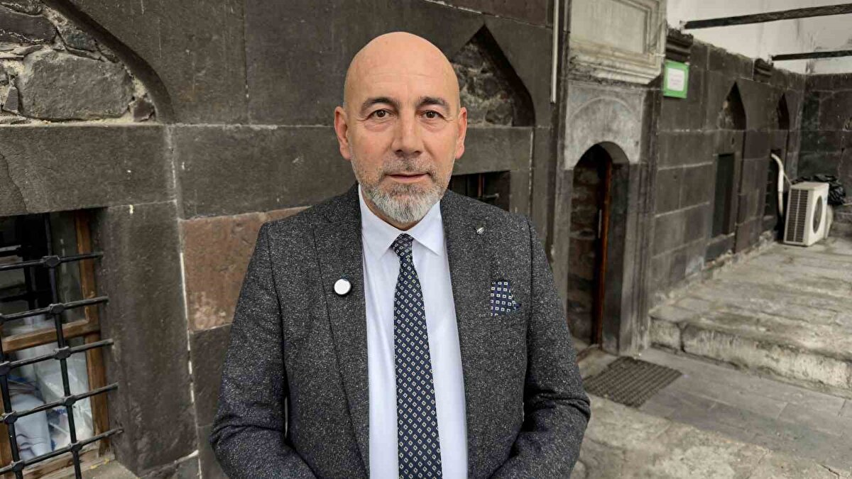 Anadolu’da Türk hâkimiyetinin ilk yıllarını belgeleyen en kıymetli taş eserlerden biri olan kitabe, Danişmendli kültür mirasının bilinen en eski yazıtı olma özelliği taşıyor. Malazgirt Zaferi sonrasında Anadolu’ya gelen Türklerin inşa ettiği erken dönem yapılara ışık tutması nedeniyle büyük önem taşıyor.