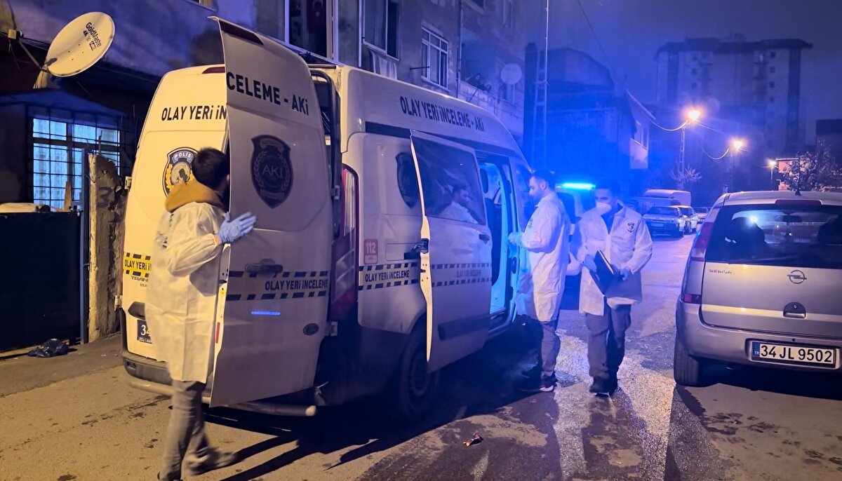 Gece saat 02.15 sıralarında Fevzi Çakmak Mahallesi Umman Sokak’ta başlayan yangını gören vatandaşlar hemen itfaiyeye haber verdi. Kısa sürede olay yerine ulaşan ekipler alevleri kontrol altına alırken, çevredeki komşular da saniyelerle yarışarak camı kırıp dört çocuğu dışarı çıkardı. Ancak üç kardeş olay yerinde hayatını kaybetti.